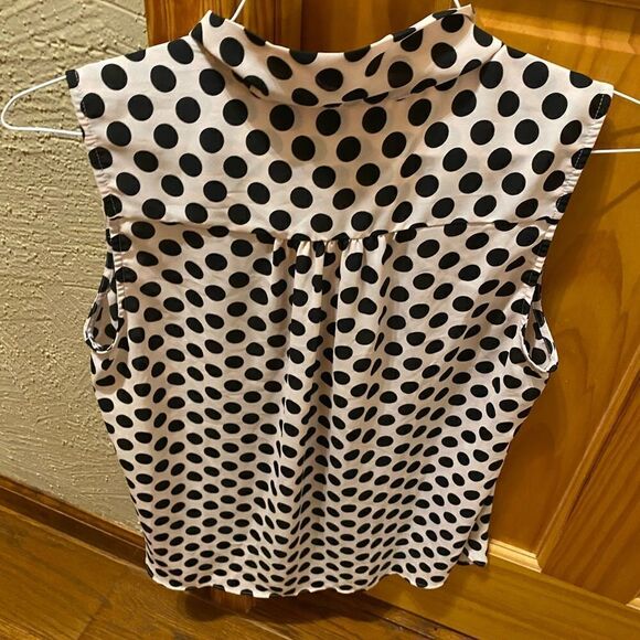 Beautiful light blush J. Crew 365 size medium polka dot tank - Picture 3 of 6